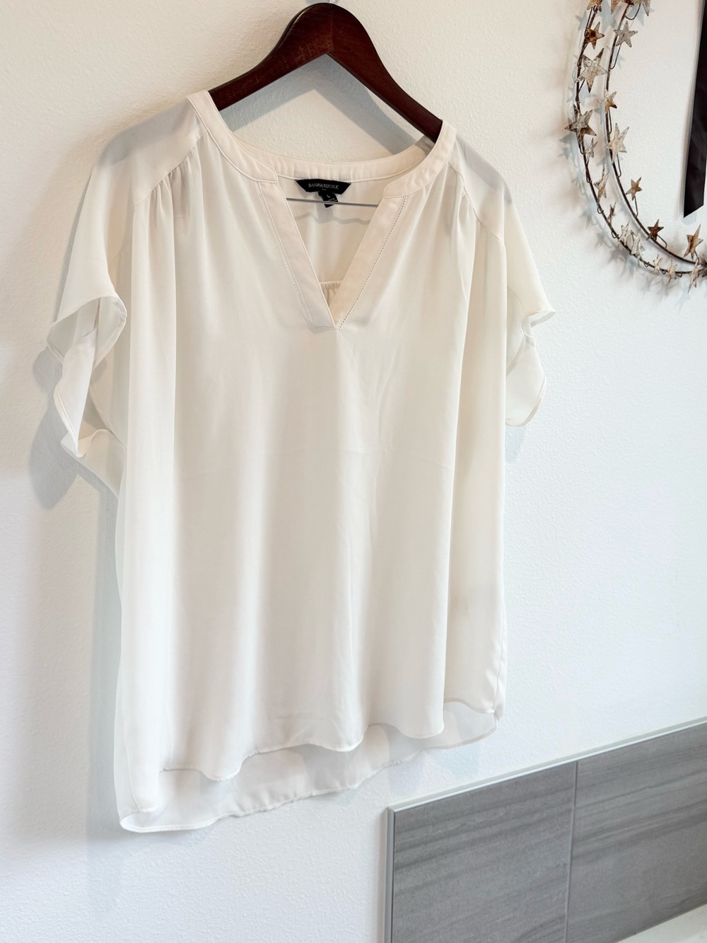 BANANA REPUBLIC Split Neck Dressy Casual Creamy White Blouse Size L